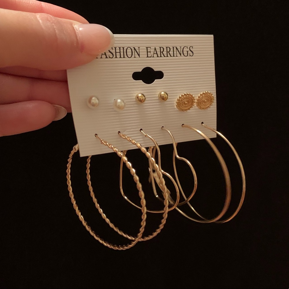 6 Pairs Of Earrings ✨ - Picture 2 of 2